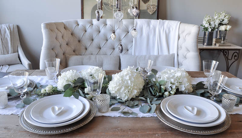 Elevate your Valentine's Day dinner with elegant table decor