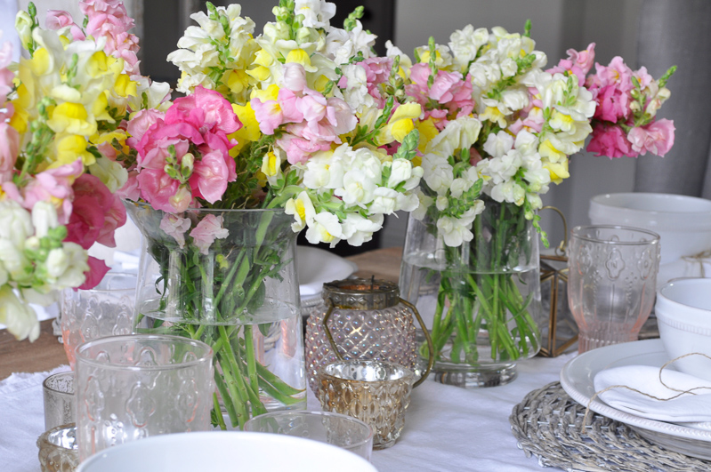 Snapdragon Centerpiece on a Spring Tablescape