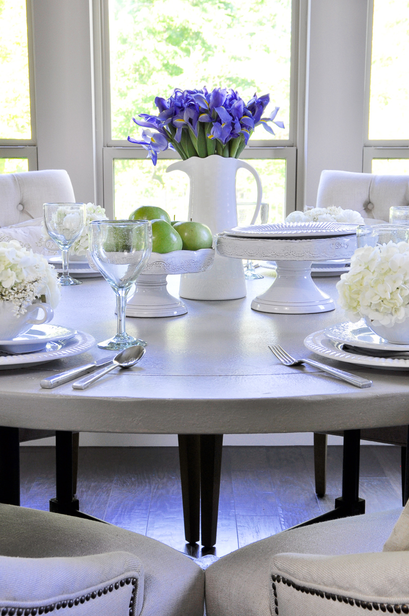 beautiful table setting with spring flowers and green apples-2