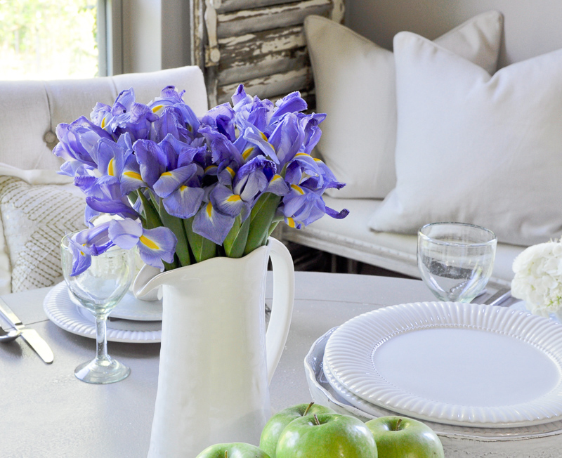 gorgeous white tablescape for spring_