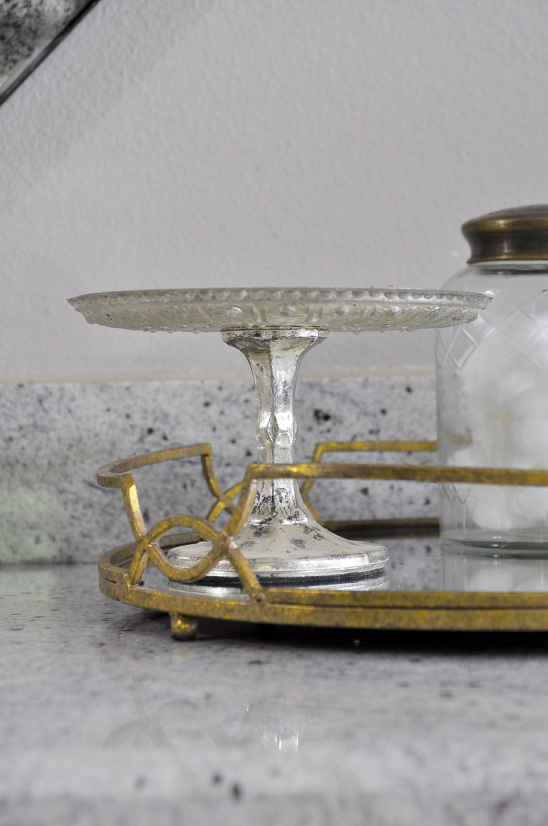 Beautiful Gold Bathroom Counter Tray with Pedestal Jewelry Holder _