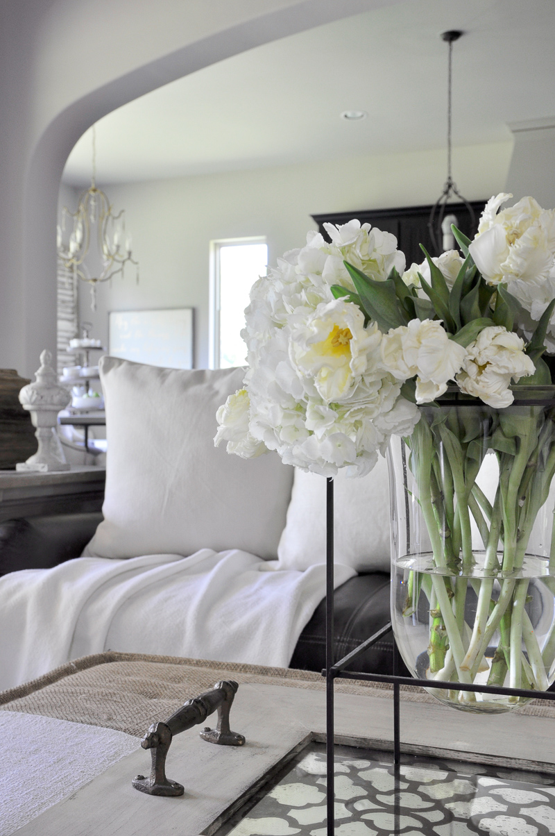 Family Room with Tray and Suspended Vase by Decor Gold Designs_-2