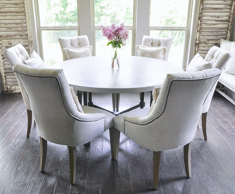 Bright and light breakfast nook with round table and six seats_