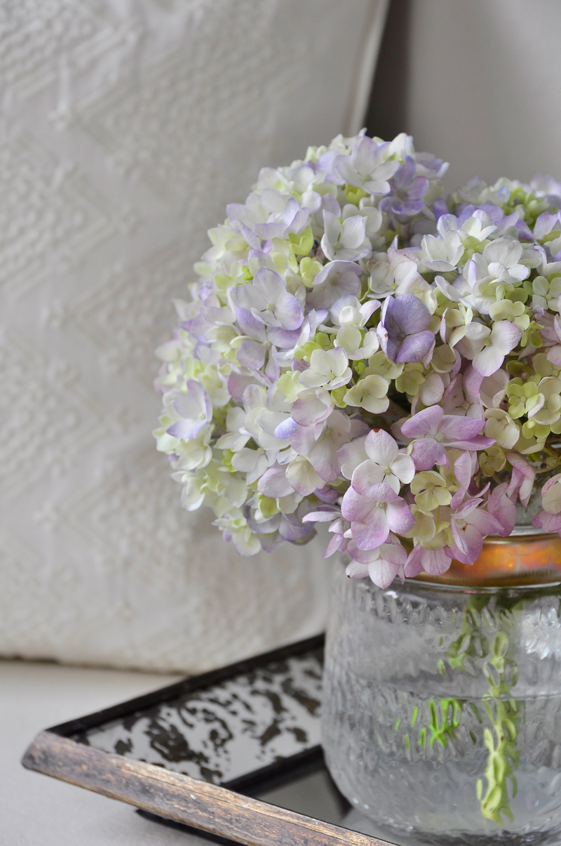 Mirrored tray and vase with flowers