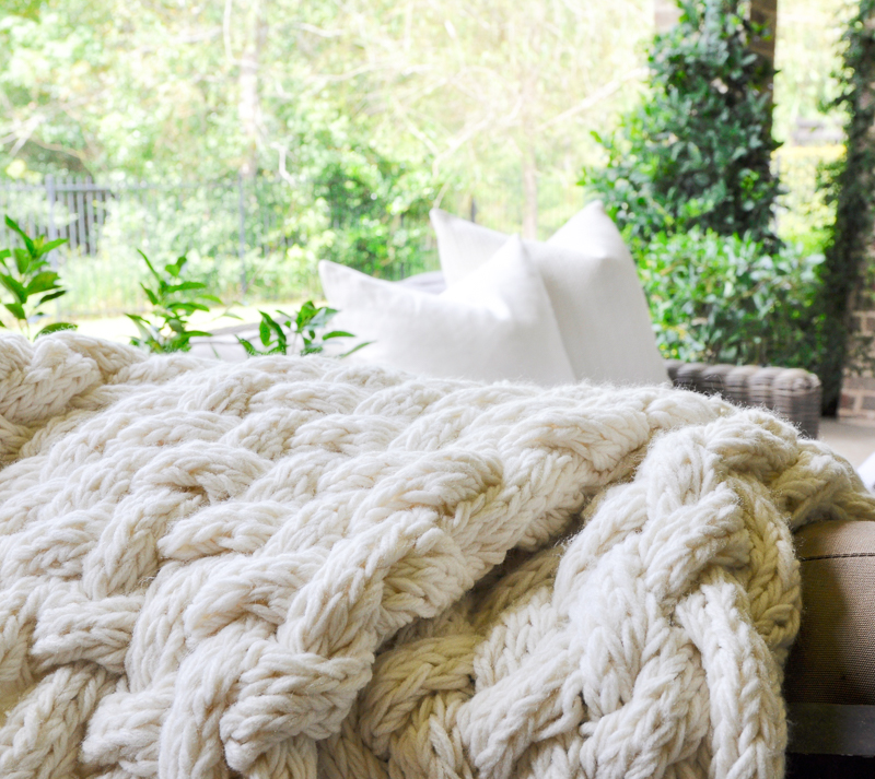 cozy-seating-and-throw-blankets-for-an-fall-outdoor-living-area