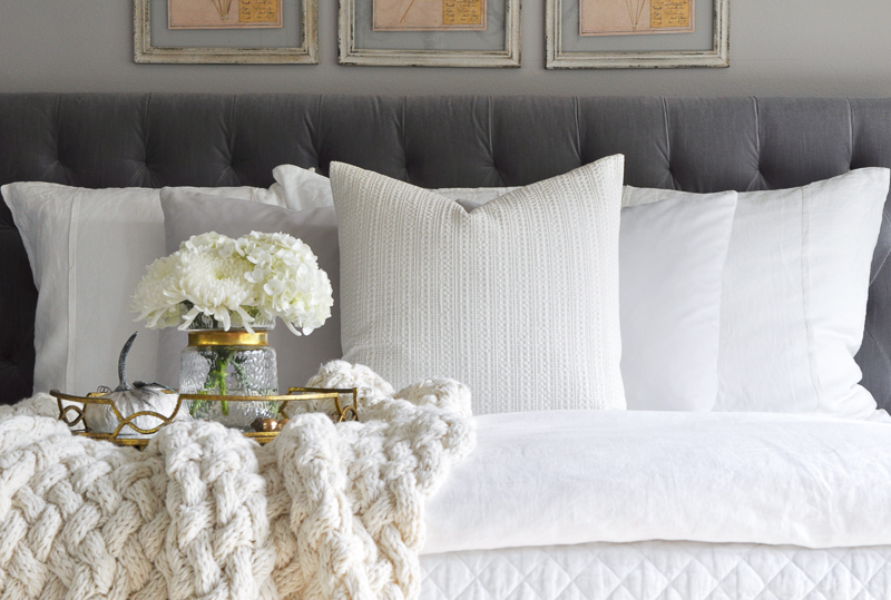 gray-and-white-bedroom-so-beautiful-2