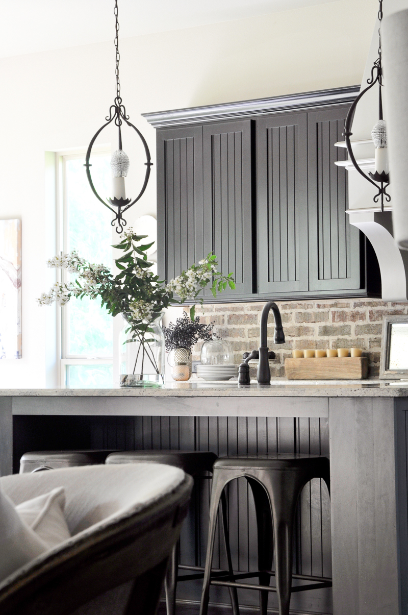 beautiful-bright-kitchen-with-black-cabinets-fall-tour