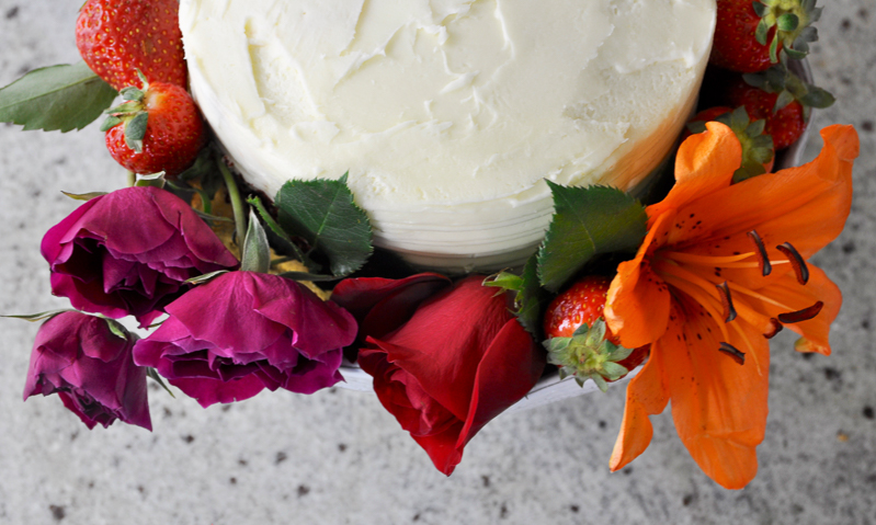 Beautiful bridal shower cake flower border 