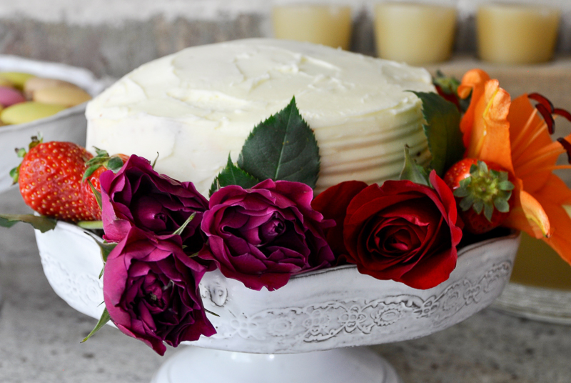 Beautiful bridal shower cake flower border