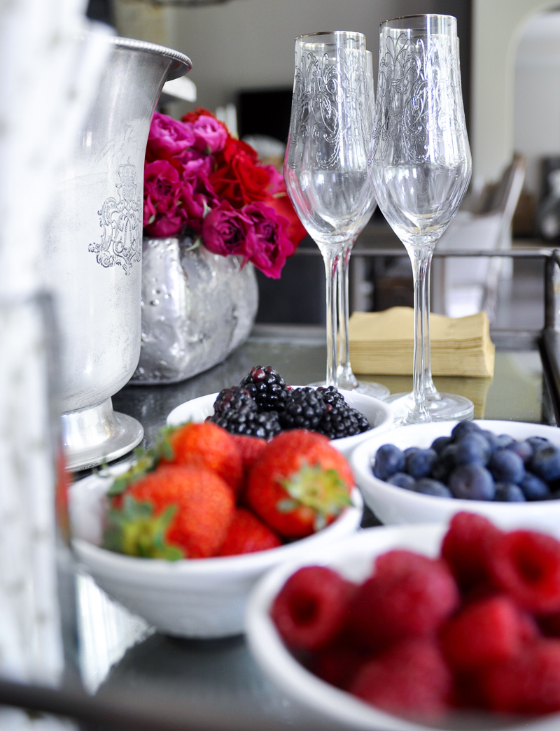 champagne-bar-for-a-bridal-shower_