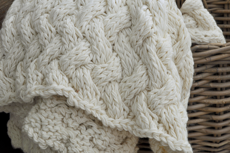 chunky-cream-colored-throw-blanket-in-fall-basket_