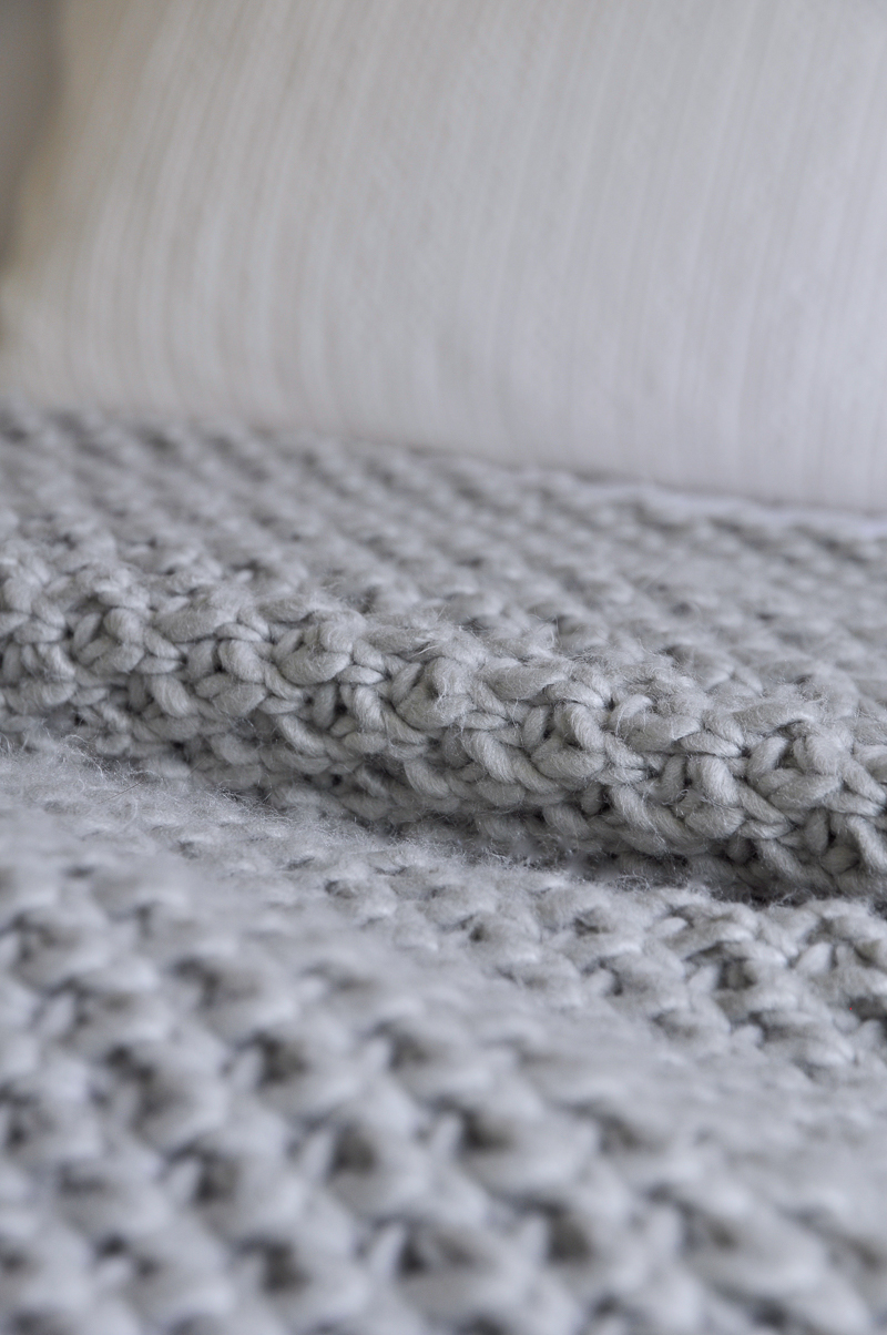 chunky-gray-throw-blanket-so-pretty-for-fall