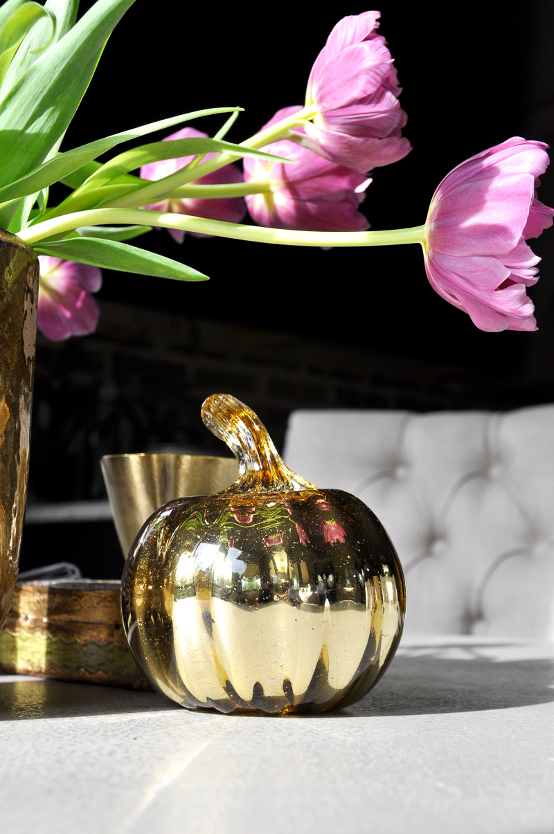 gold-glass-pumpkin-in-table-vignette-dramatic-and-beautiful_