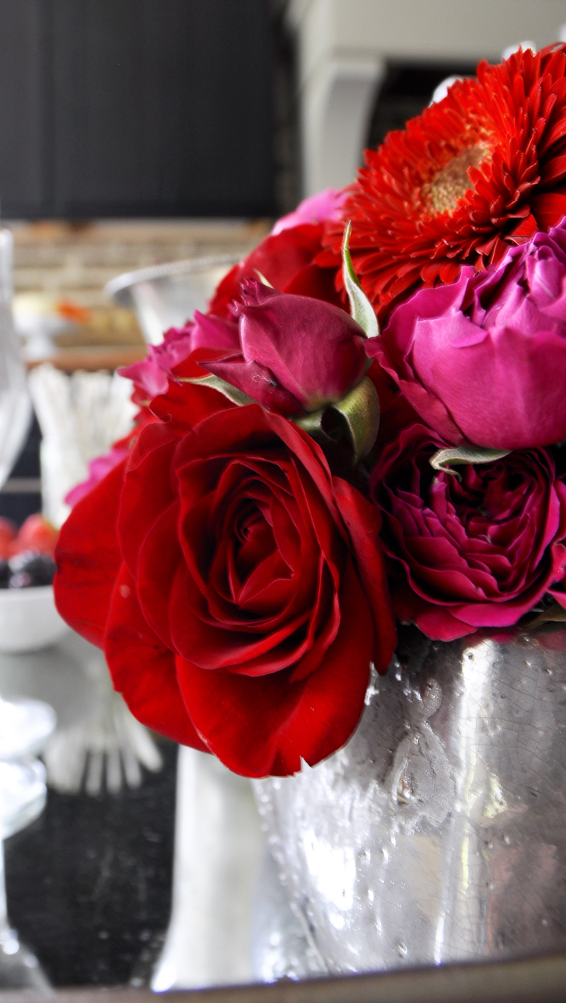 red-and-bright-pink-floral-arrangement_