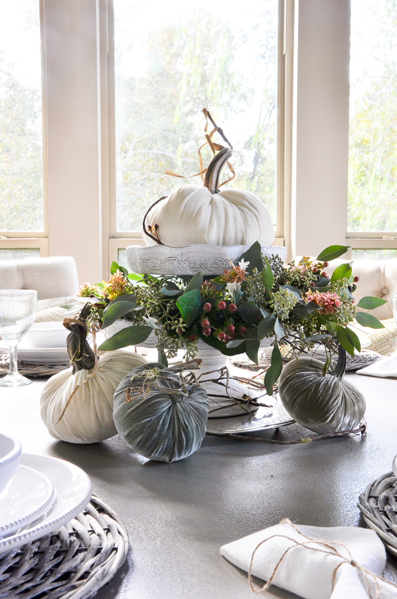 velvet-pumpkin-centerpiece-so-beautiful-for-fall