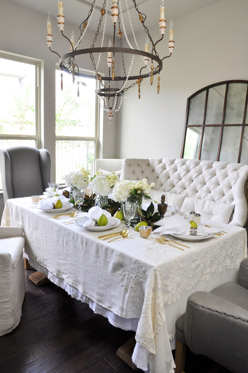 beautiful-dining-room-with-table-set-for-thanksgiving