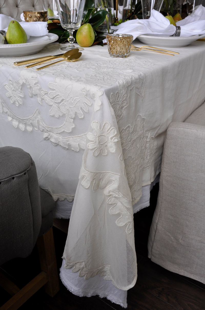 beautiful-holiday-table-linens