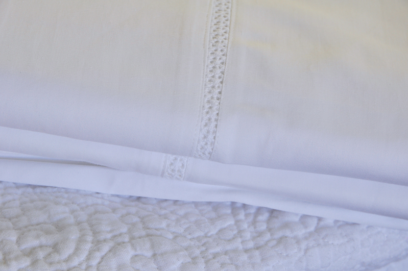 beautiful-white-bedding-details_