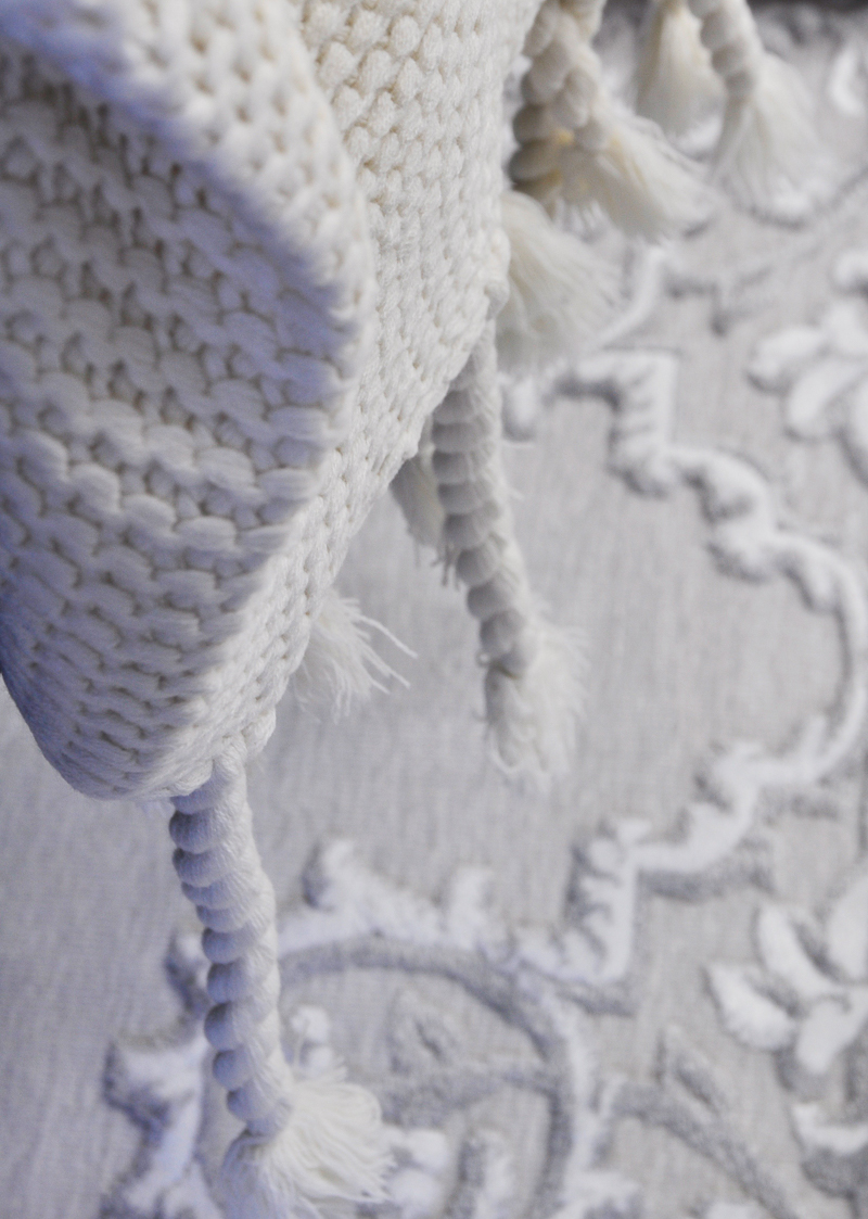 chunky-throw-blanket-cream-colored-so-beautiful