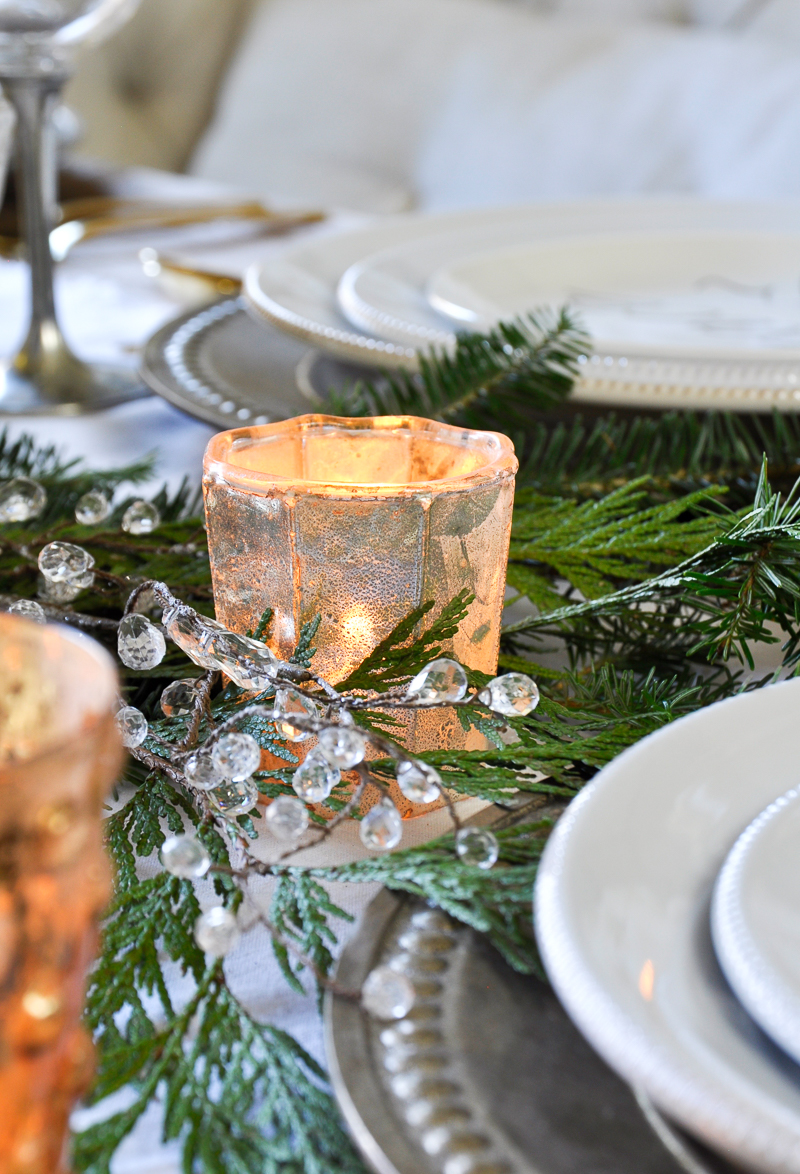 how-to-decorate-your-dining-table-for-christmas-2