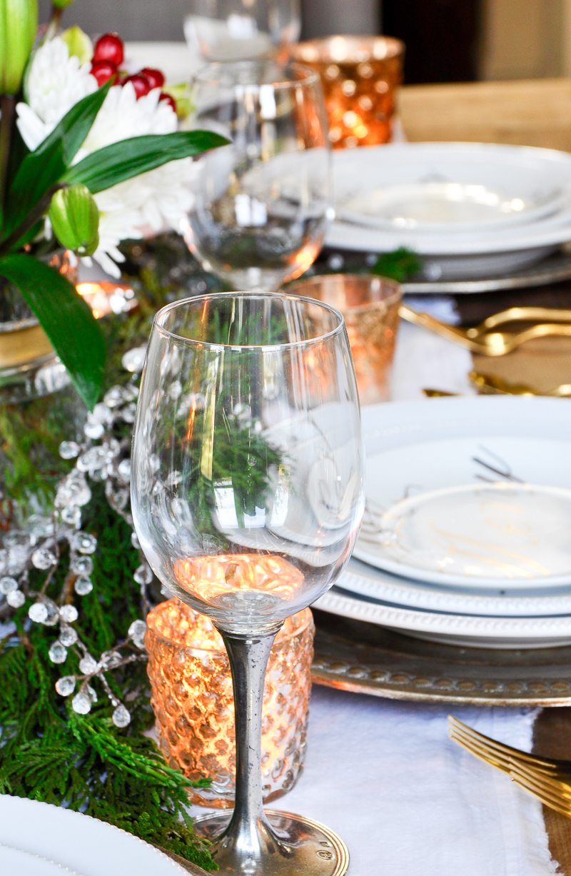 table-ready-for-christmas-dinner_