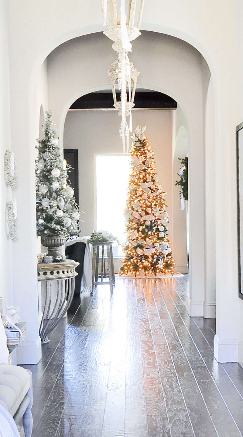 Decked & Styled Holiday Tour - A Christmas Bedroom - ZDesign At Home  Best  christmas tree decorations, Cool christmas trees, Elegant christmas trees