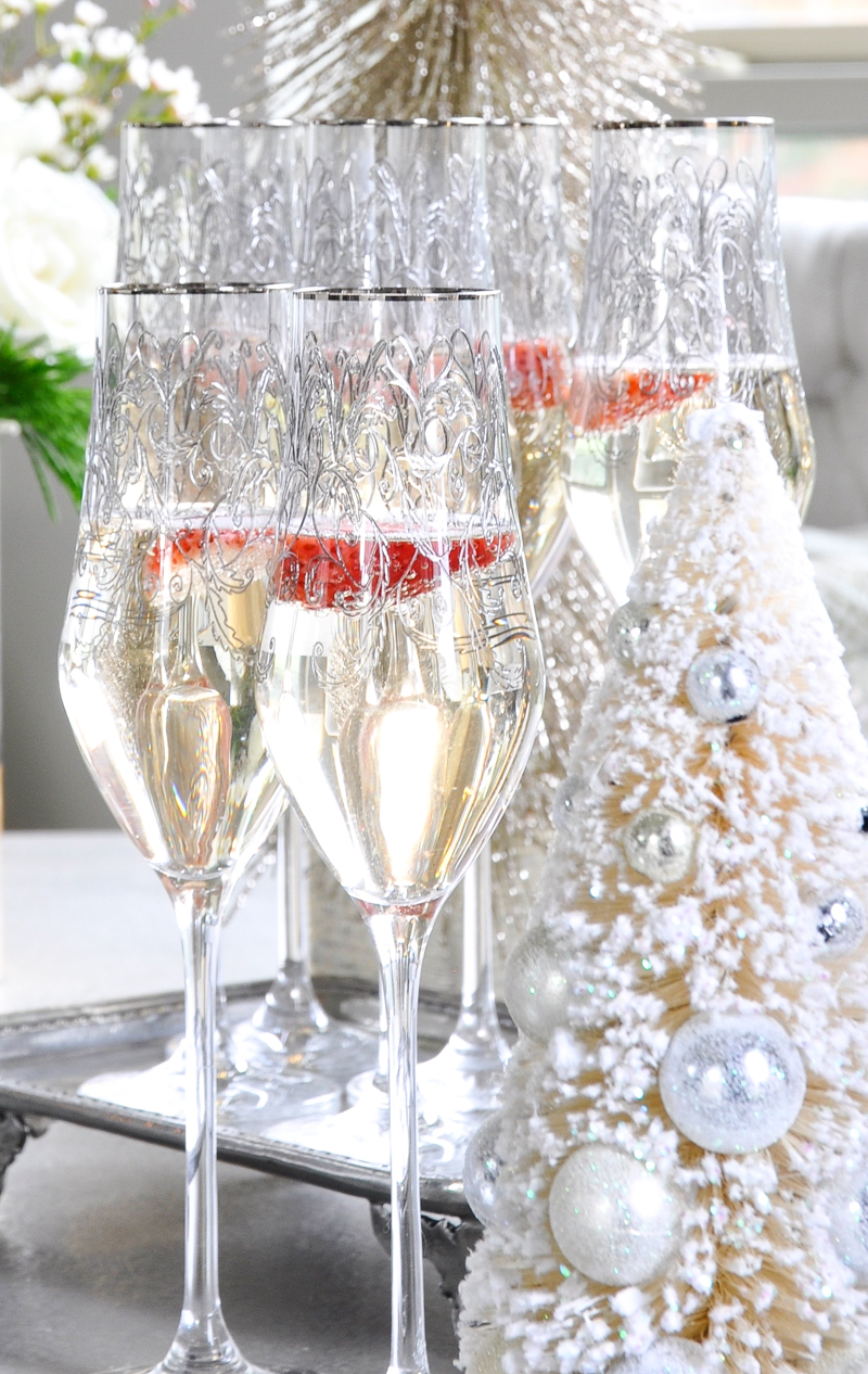 beautiful-champagne-flutes-for-christmas