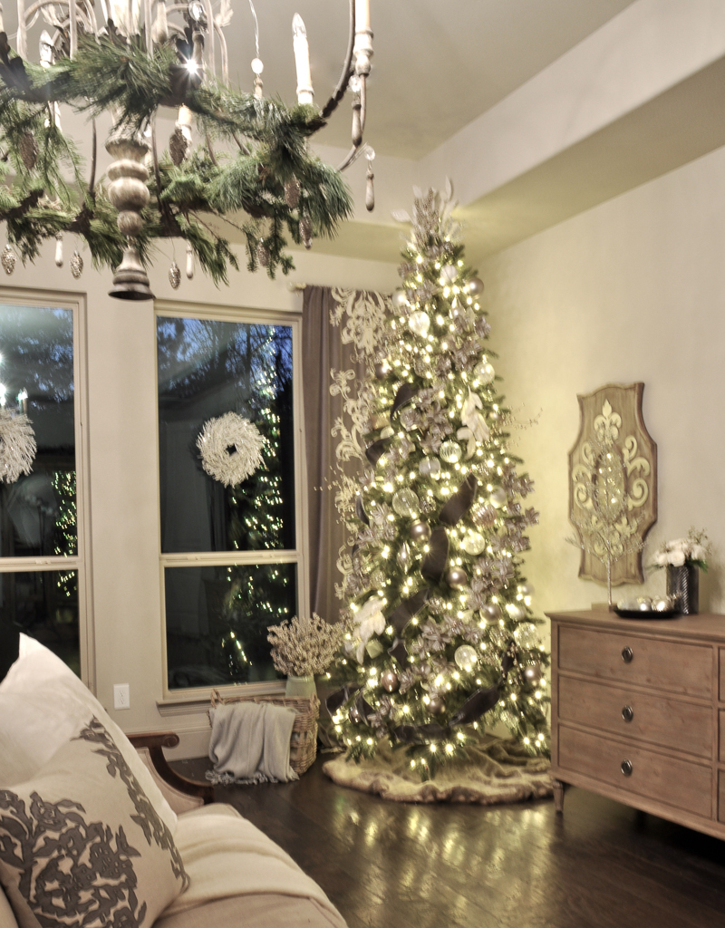 beautiful-christmas-lights-on-bedroom-tree