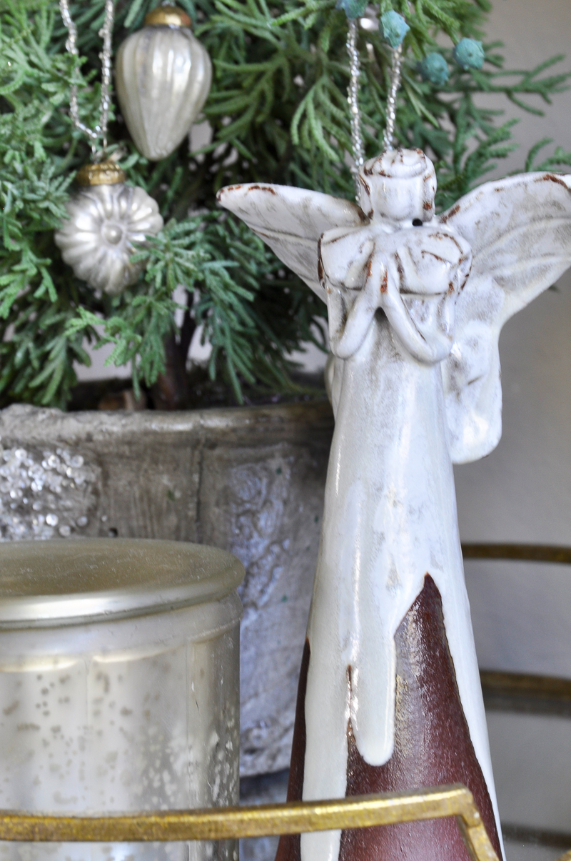 christmas-bedside-table