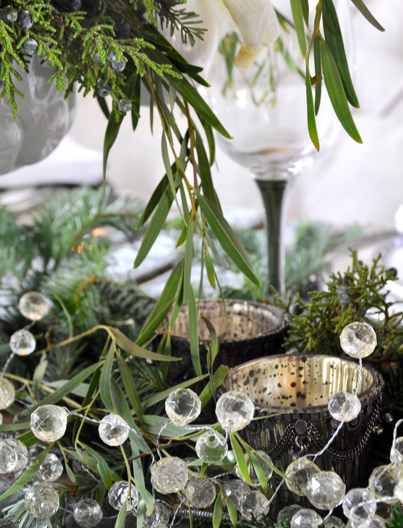 christmas-table-greenery_