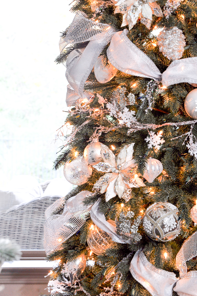 christmas-tree-beautifully-decorated-with-white_