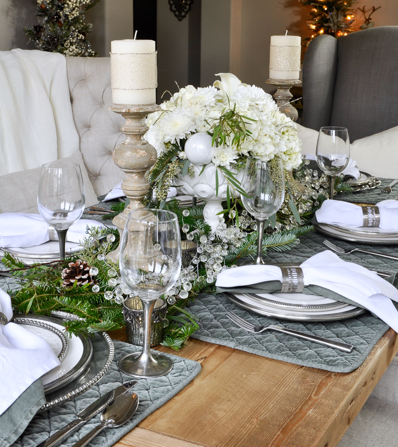 Classic Christmas Dining Room Tour - Decor Gold Designs