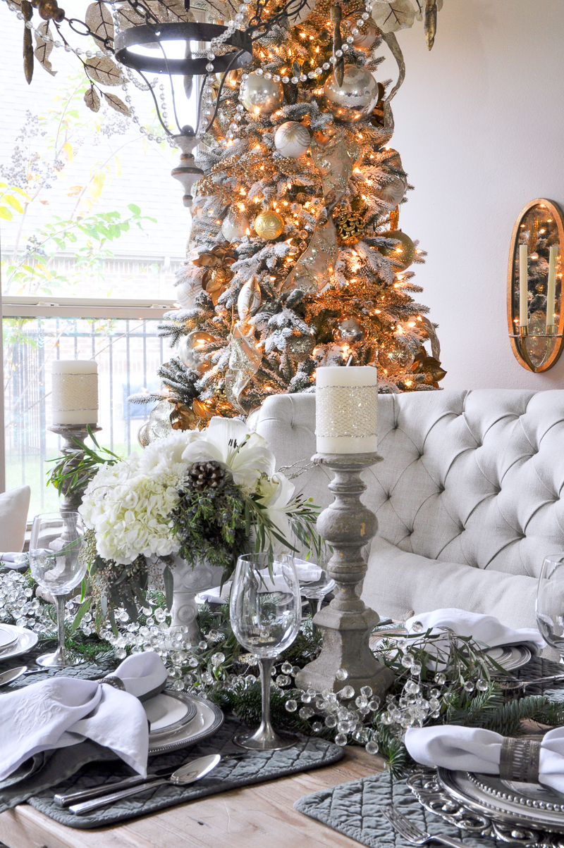 elegant-green-and-white-christmas-table_