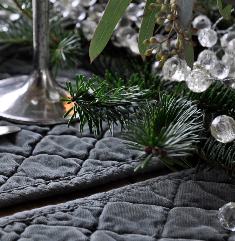 green-velvet-placemats