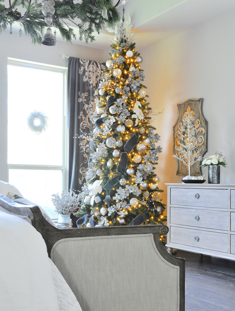 master-bedroom-christmas-tree