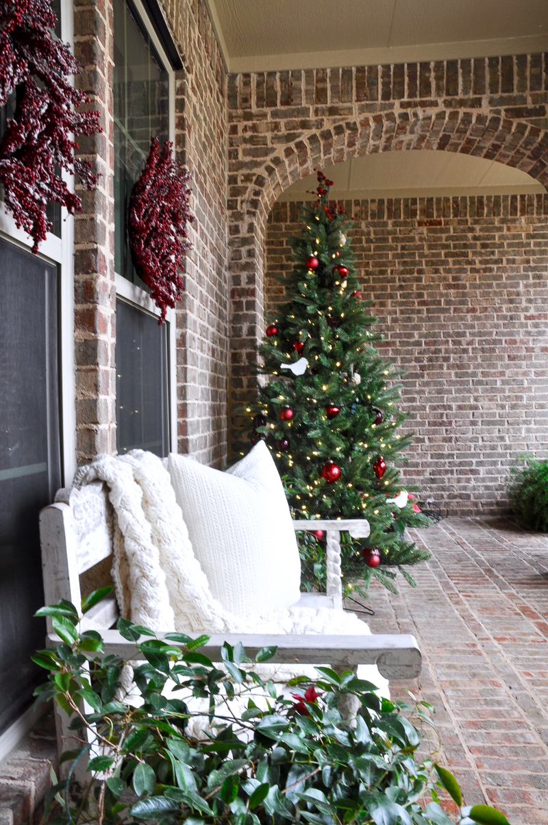 red-and-green-christmas-porch-decorations-3