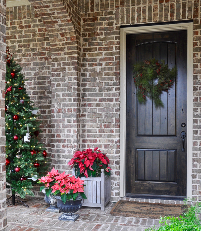 red-and-green-christmas-porch-decorations-4