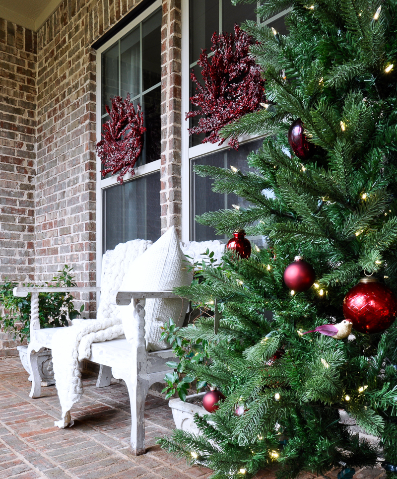 red-and-white-christmas-porch-so-beautiful