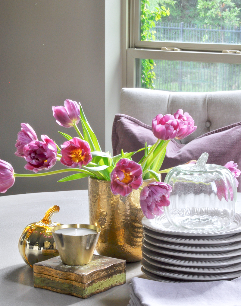 breakfast-table-vignette-for-fall-with-metallic-gold_