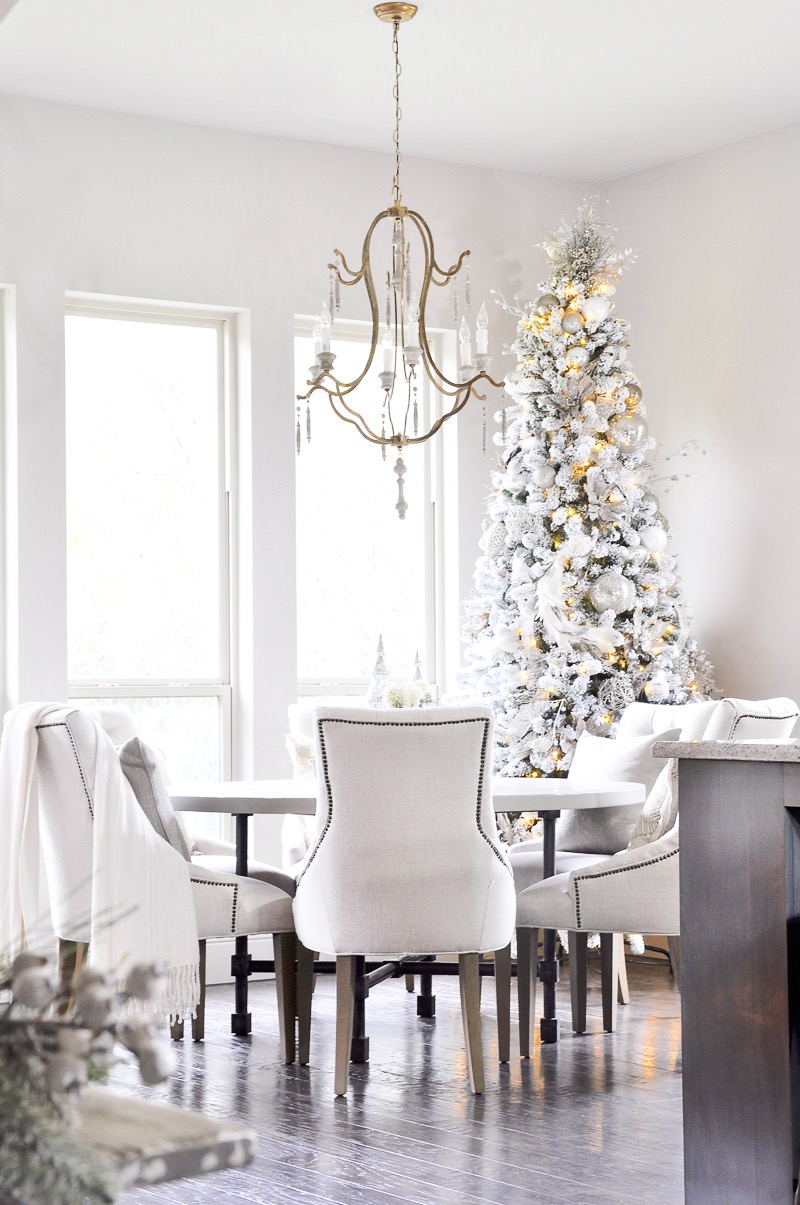 eat-in-kitchen-christmas-decor