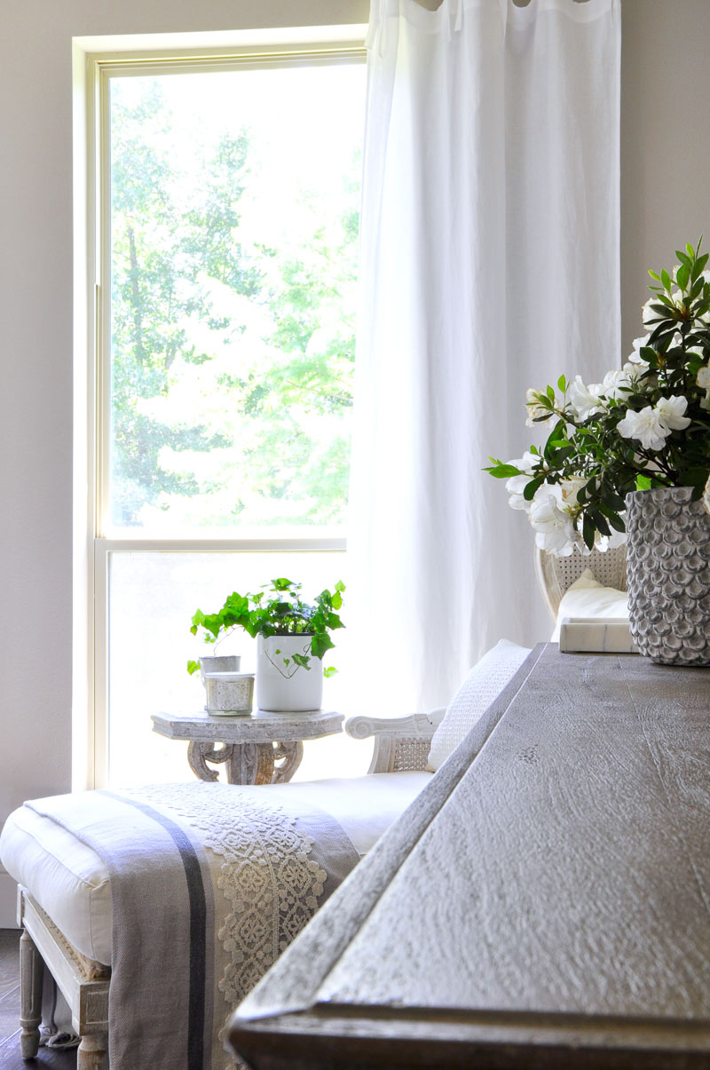 beautiful bedroom reading corner 