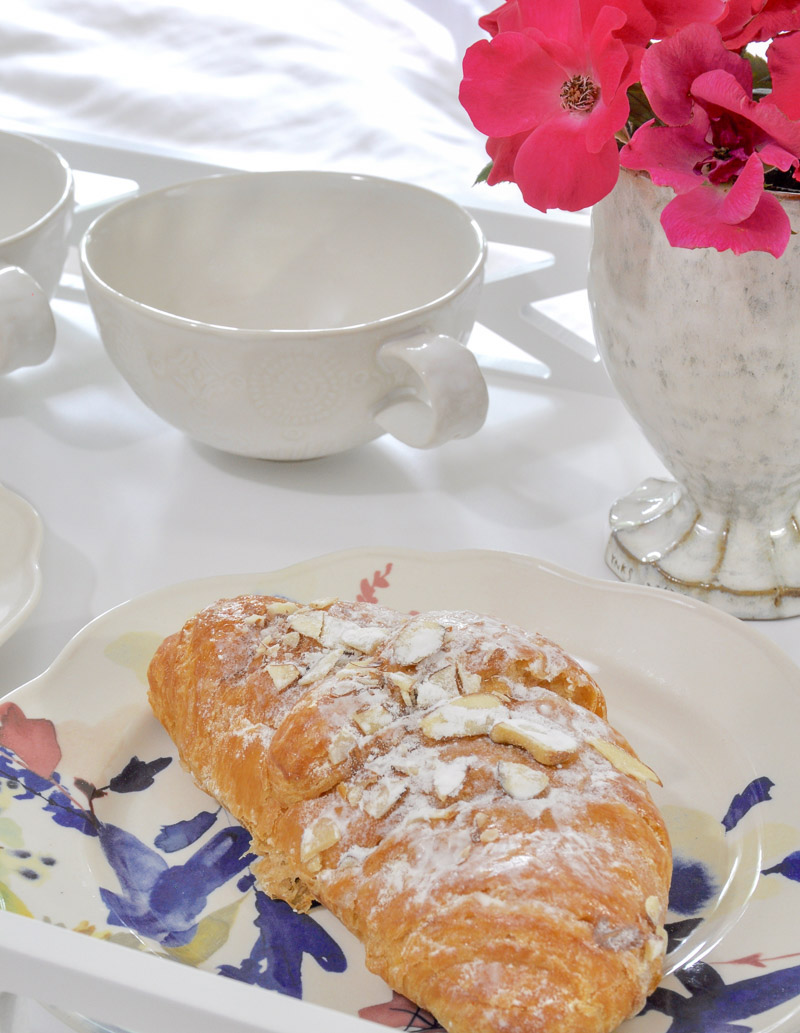 breakfast in bed on tray 