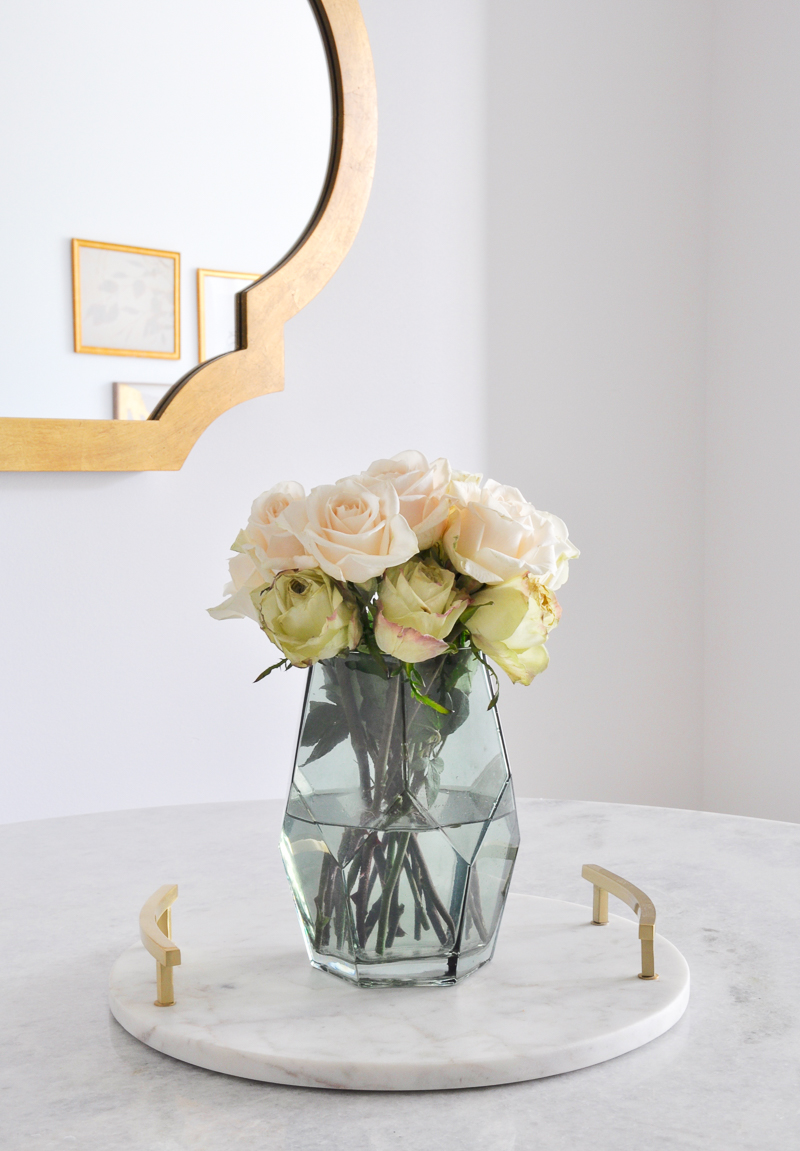 great tips for arranging rose in a beautiful green vase