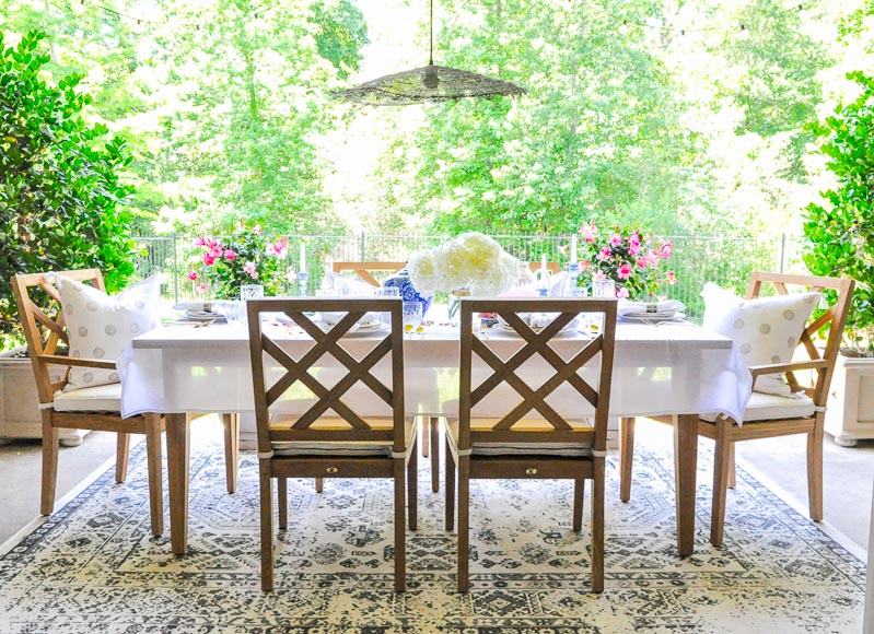 Outdoor dining table chairs