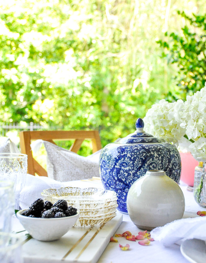 Blue ginger jar outdoor table