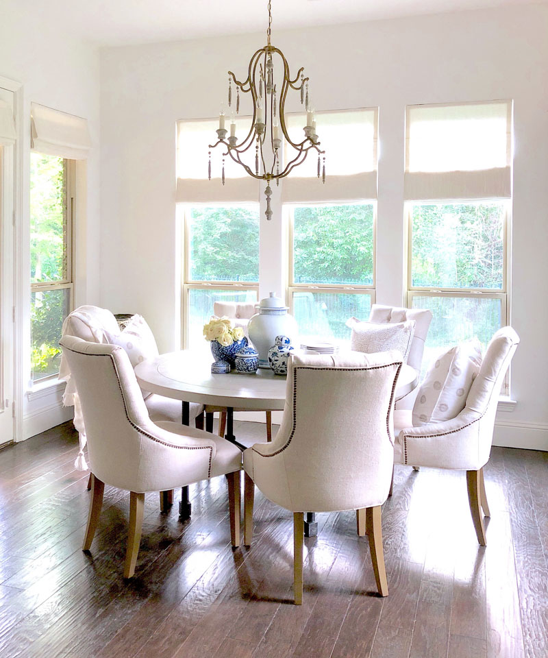 Breakfast room round table