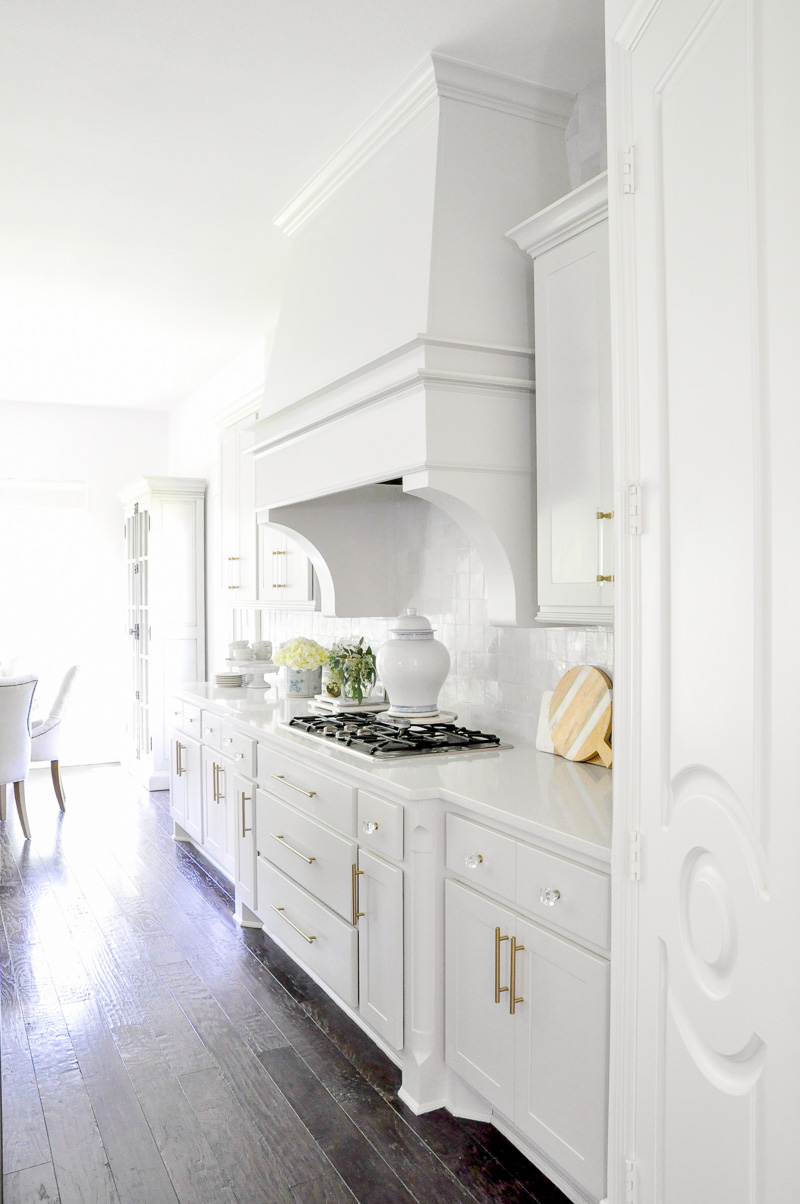 Kitchen vent hood tile backsplash 