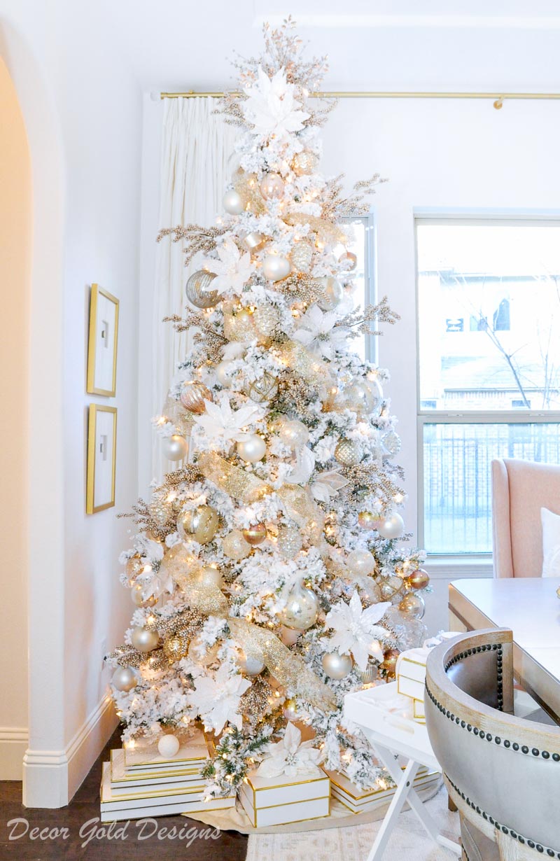 Elegant Christmas dining room tree soft colors