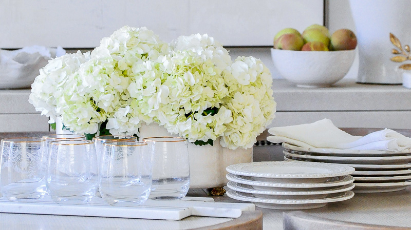 Elegant dining room table styling 