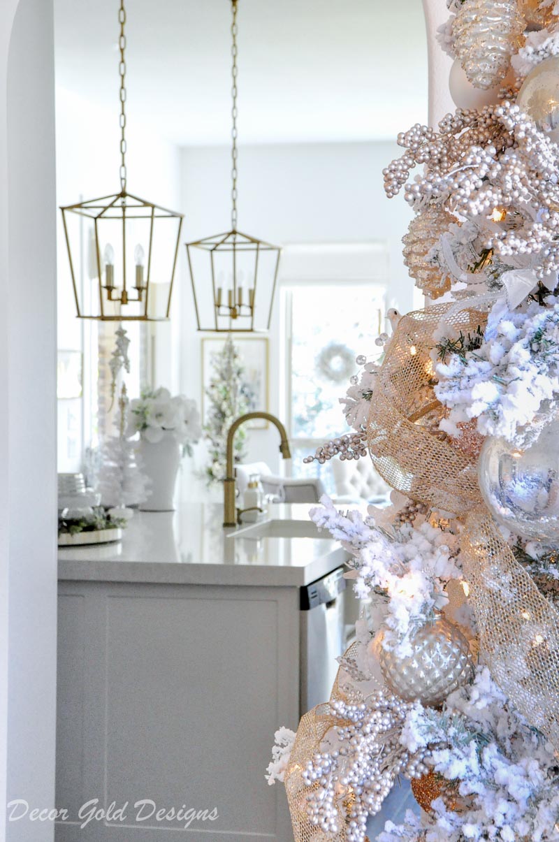 Christmas home tour view kitchen breakfast nook